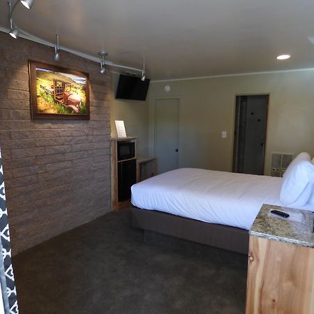 Canyon Lodge Motel แพงกวิทช์ ภายนอก รูปภาพ