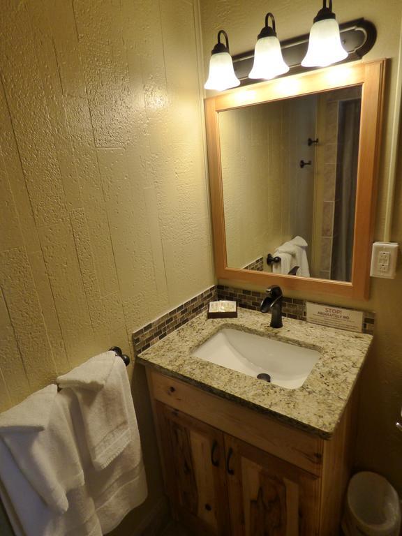 Canyon Lodge Motel แพงกวิทช์ ภายนอก รูปภาพ