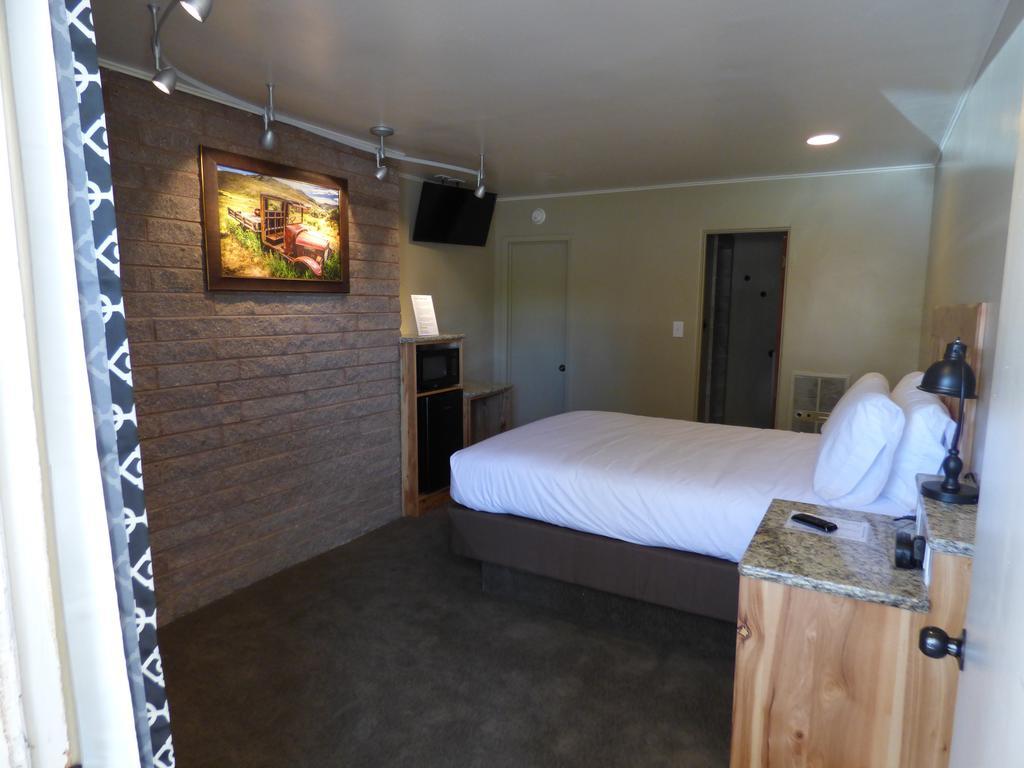 Canyon Lodge Motel แพงกวิทช์ ภายนอก รูปภาพ
