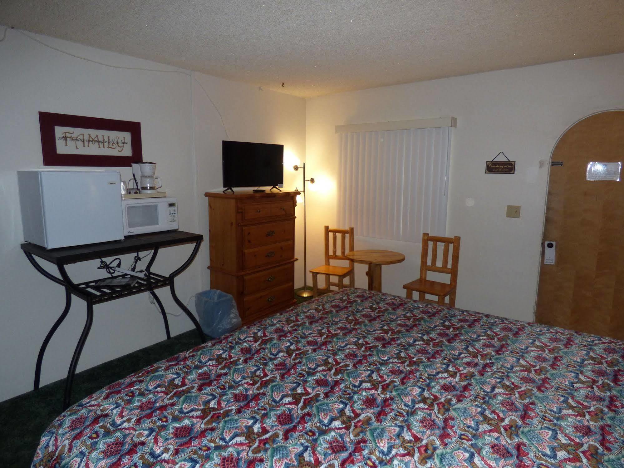 Canyon Lodge Motel แพงกวิทช์ ภายนอก รูปภาพ