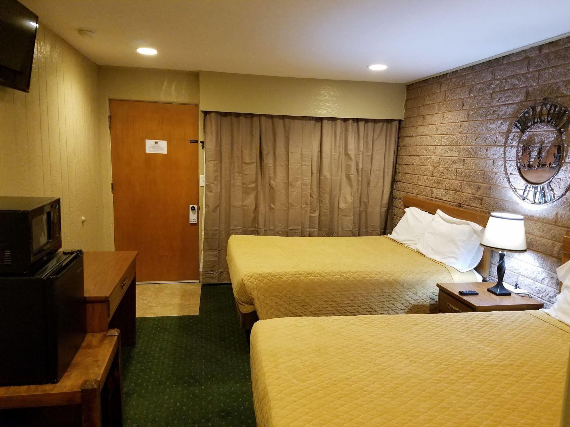 Canyon Lodge Motel แพงกวิทช์ ภายนอก รูปภาพ