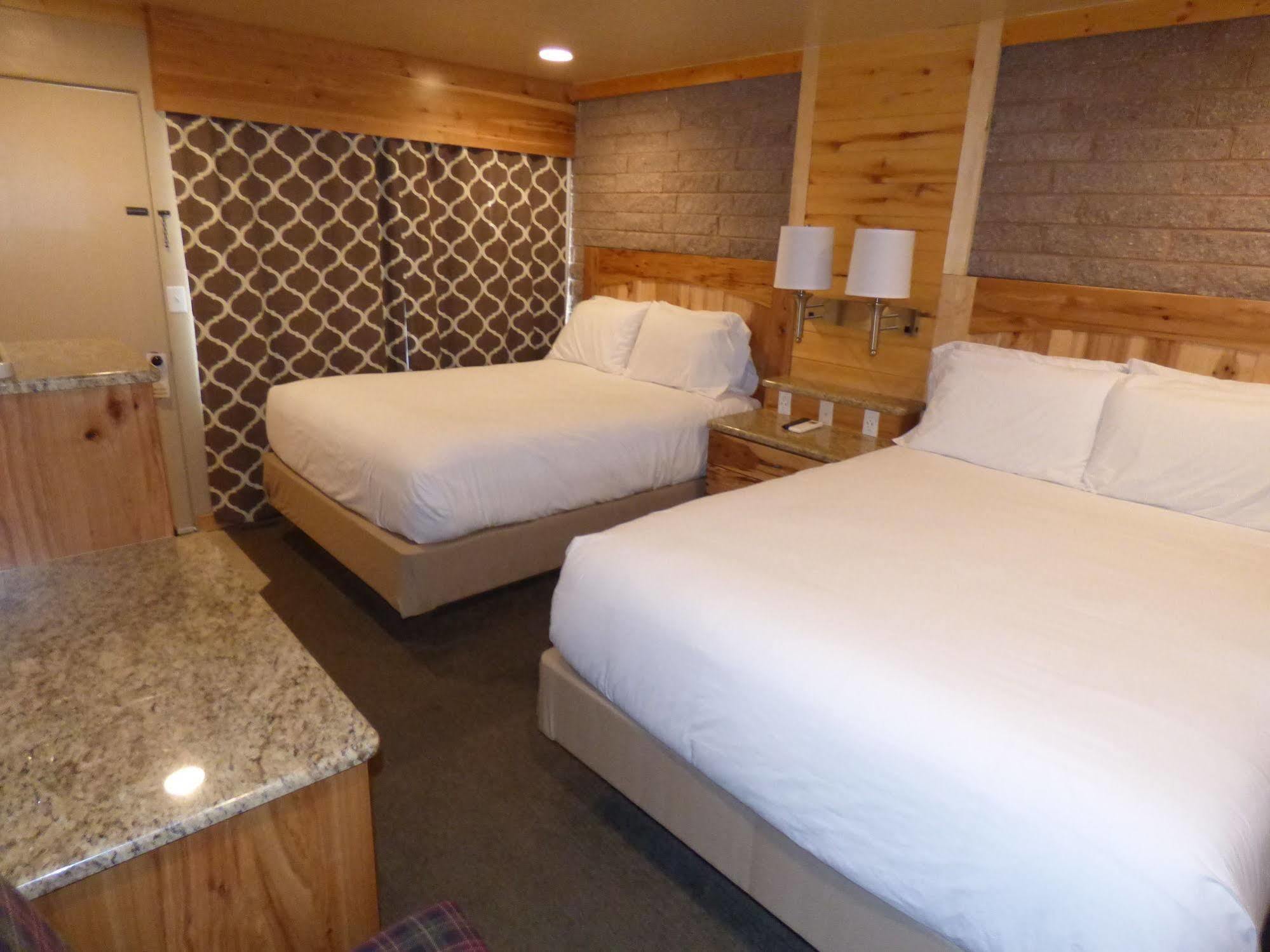 Canyon Lodge Motel แพงกวิทช์ ภายนอก รูปภาพ